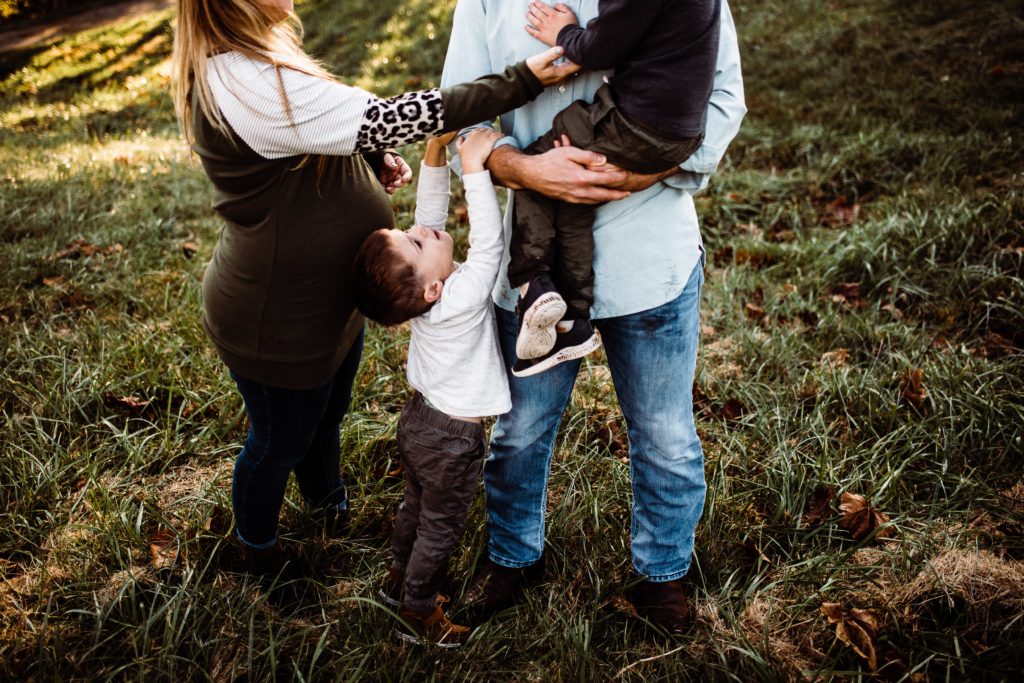 lifestyle maternity photos with siblings