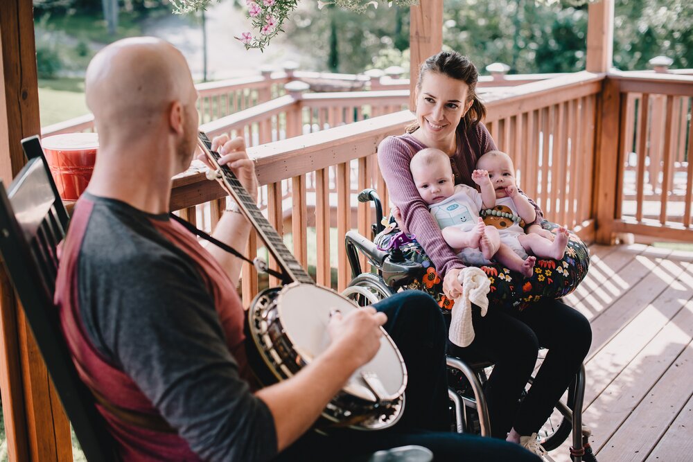 Featured : The Izzie Family + a look at adaptive parenting from quadriplegic mom of twins