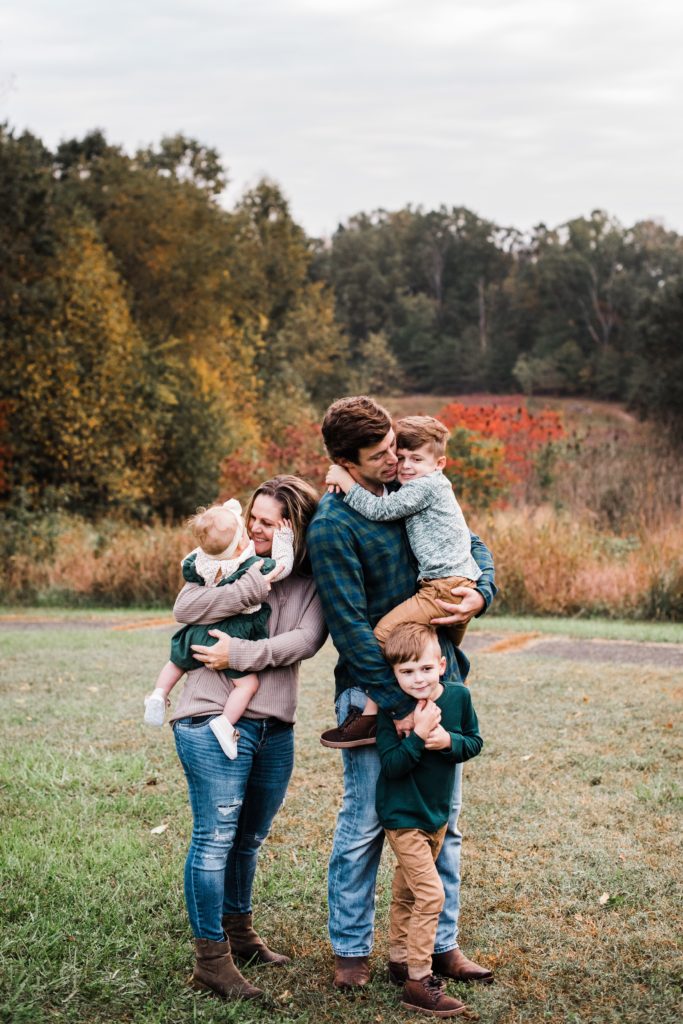 take the stress out of family photos, tips for fall family photos

