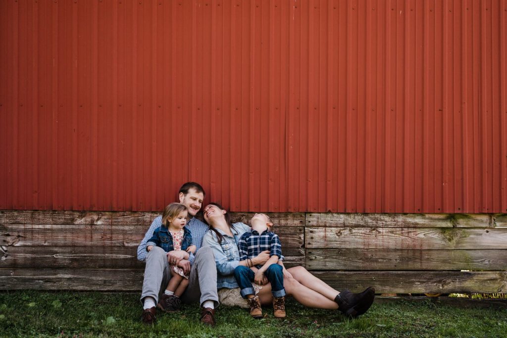family photos by a barn, charlottesville photographer
