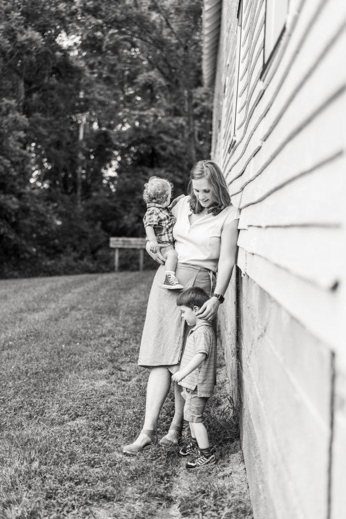 family photos outdoors in Charlottesville