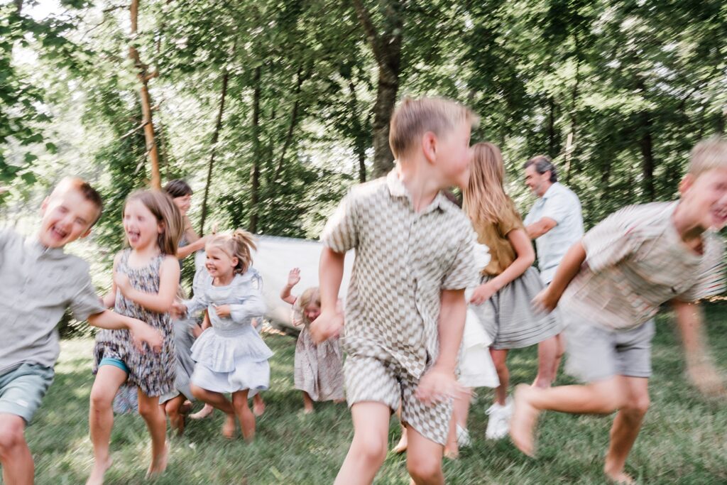 playful extended family photos by charlottesville photographer