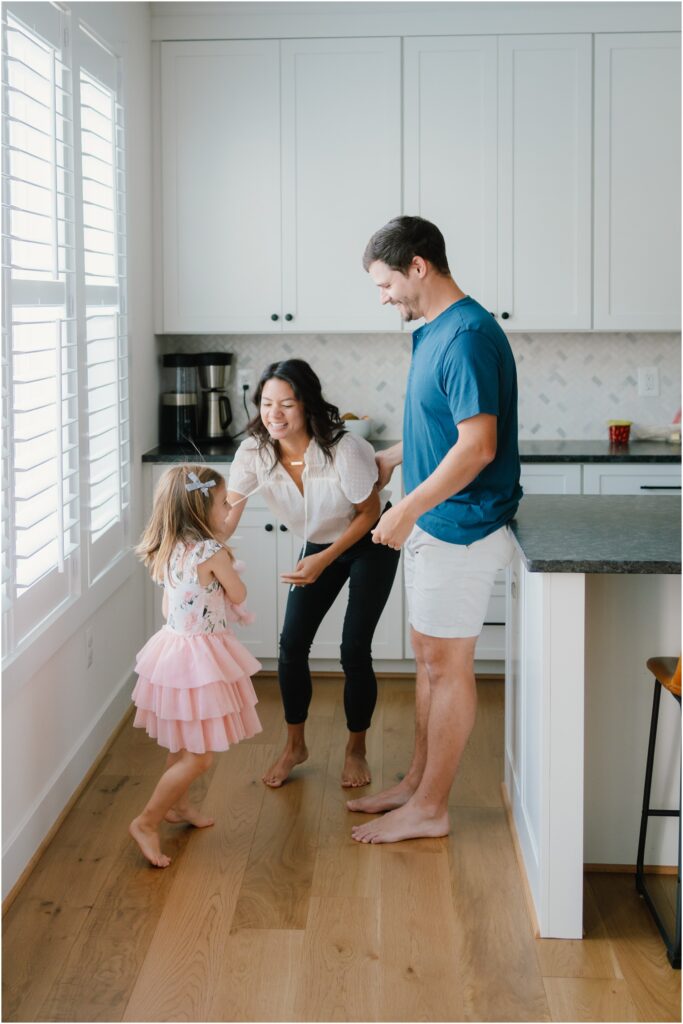 playful family photos at home in the kitchen
